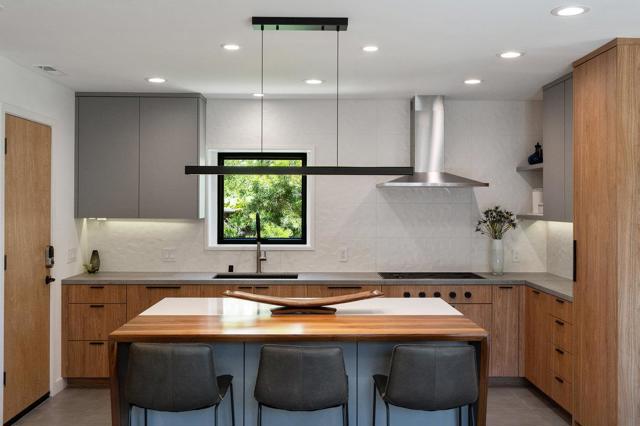137 30th Avenue, San Mateo CA: https://media.crmls.org/mediaz/4ae8f5eb-4609-427f-b337-45c5cc583ad2.jpg