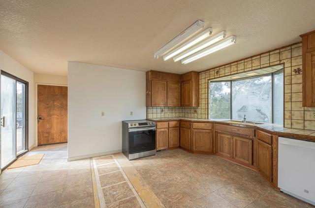 9066 Coker Road, Salinas CA: https://media.crmls.org/mediaz/4ae939f7-e77d-4d06-a09e-a58f6d94974f.jpg