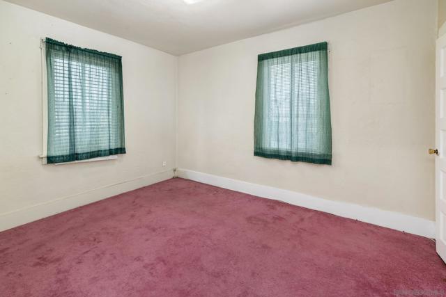 2925 Franklin Ave, San Diego CA: https://media.crmls.org/mediaz/4ae9ca36-8b80-4b04-bfd1-2b21686a7246.jpg
