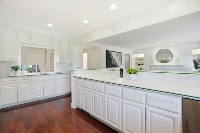 1621 Stone Pine Lane, Menlo Park CA: https://media.crmls.org/mediaz/4aea038a-9df2-4405-9cc1-152f11f67704.jpg