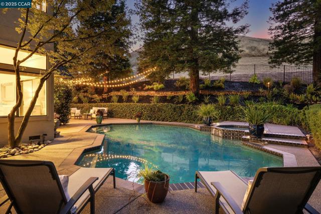 3363 Deer Hollow Dr, Danville CA: https://media.crmls.org/mediaz/4aea0543-c26a-45a8-8010-2dfeb61f4ded.jpg
