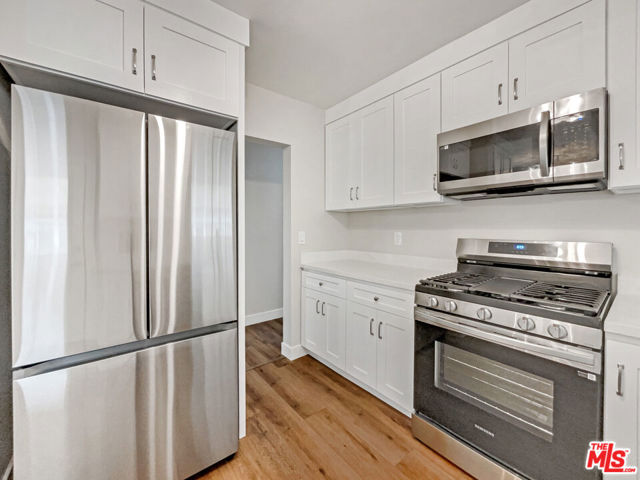 264 S Joanne Avenue, Ventura CA: https://media.crmls.org/mediaz/4aea2e84-72c1-430a-a917-60193fb714dd.jpg