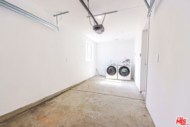 1923 Carmona Avenue, Los Angeles CA: https://media.crmls.org/mediaz/4aea5e0c-10a4-4fb4-9bfc-0745e914c8f7.jpg