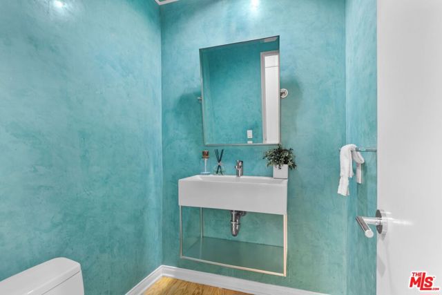 3950 Via Dolce, Marina del Rey CA: https://media.crmls.org/mediaz/4aea6047-242d-4e5a-aa56-e8d1418e88f6.jpg