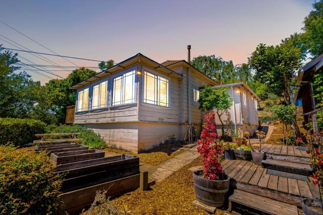 1284 Amesti Road, Corralitos CA: https://media.crmls.org/mediaz/4aea81d3-e1a9-4c70-bb80-01bf8d6a5998.jpg
