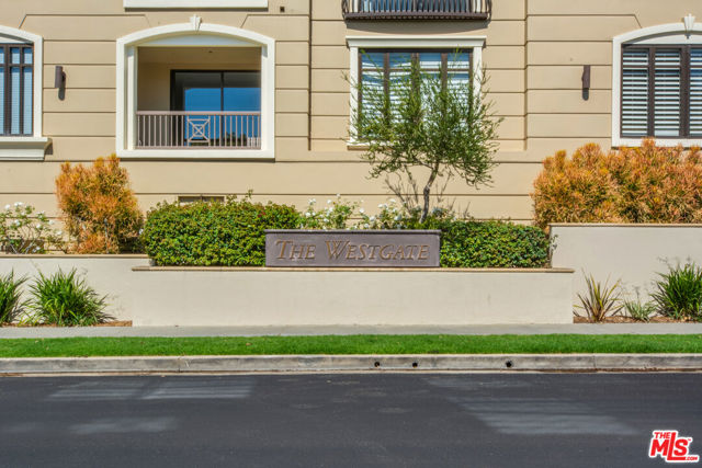 11847 Gorham Avenue, Los Angeles CA: https://media.crmls.org/mediaz/4aeaf5fc-f409-4806-82ee-4e134276dd92.jpg