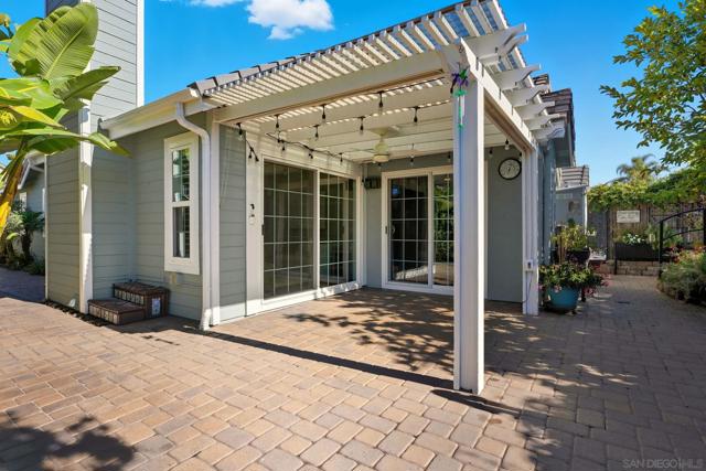 10462 Rancho Carmel Dr, San Diego CA: https://media.crmls.org/mediaz/4aeb87b7-08a9-4c64-bd16-064374c2b897.jpg