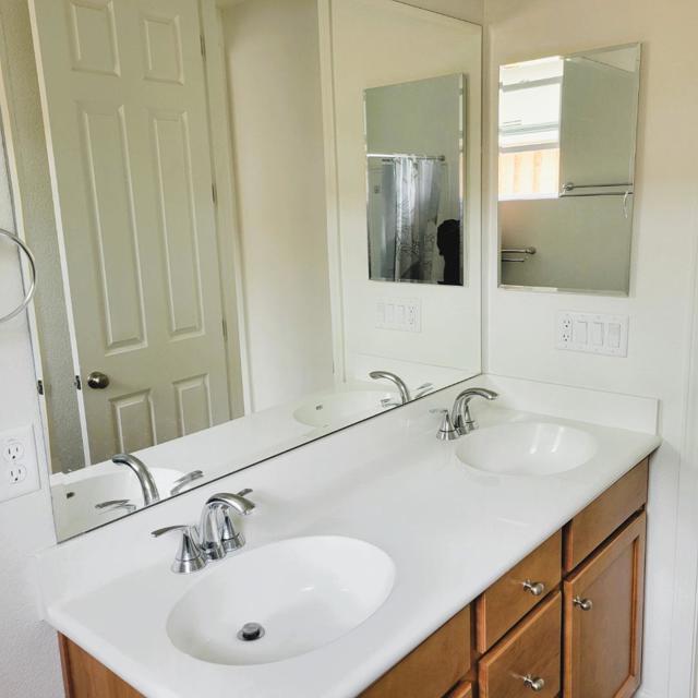 2080 Fuchsia Drive, Hollister CA: https://media.crmls.org/mediaz/4aebb67f-2fb3-4cc4-9ef9-c8cb45cbda2f.jpg