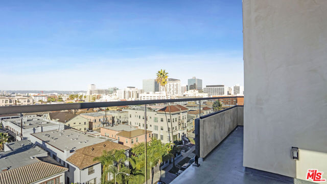 846 S Mariposa Avenue, Los Angeles CA: https://media.crmls.org/mediaz/4aebfab3-d315-427c-8aea-c9203fe7de34.jpg