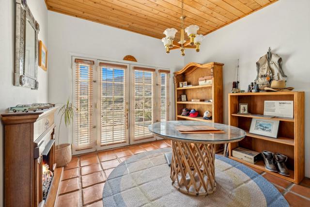 48600 Coyote Road, Palm Desert CA: https://media.crmls.org/mediaz/4aed5688-8346-4f89-8de1-3c3480ef35dc.jpg