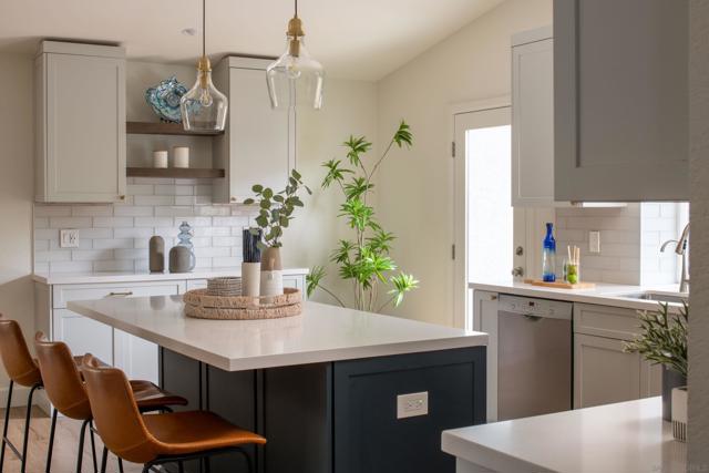 11766 Clearwood Ct, San Diego CA: https://media.crmls.org/mediaz/4aedadd3-4f0a-403d-97d9-ac01bcb0474d.jpg