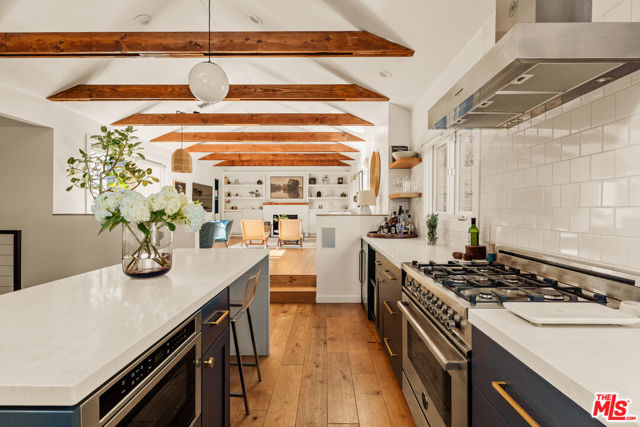 8556 Ridpath Drive, Los Angeles CA: https://media.crmls.org/mediaz/4aee019a-028d-4917-843e-e14e4f9ecd7f.jpg