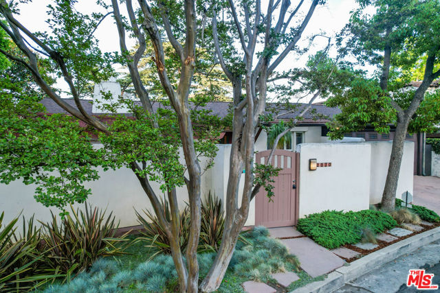 2020 Redcliff Street, Los Angeles CA: https://media.crmls.org/mediaz/4aee02db-b8e1-4cff-9765-3421c5864427.jpg