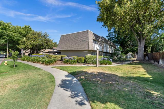 5392 Deodara Grove Court, San Jose CA: https://media.crmls.org/mediaz/4aeebbe7-d0e6-452e-a734-f2a8c421c043.jpg