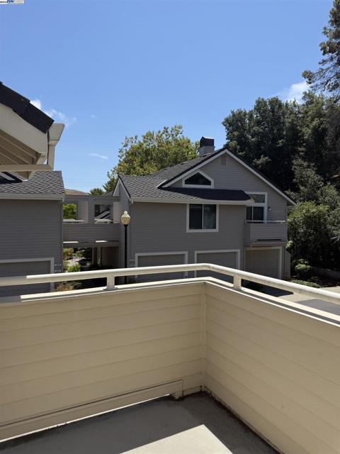 132 Crosswind Court, Hercules CA: https://media.crmls.org/mediaz/4aeec949-a00f-4910-afe5-f9bdcd8fb063.jpg