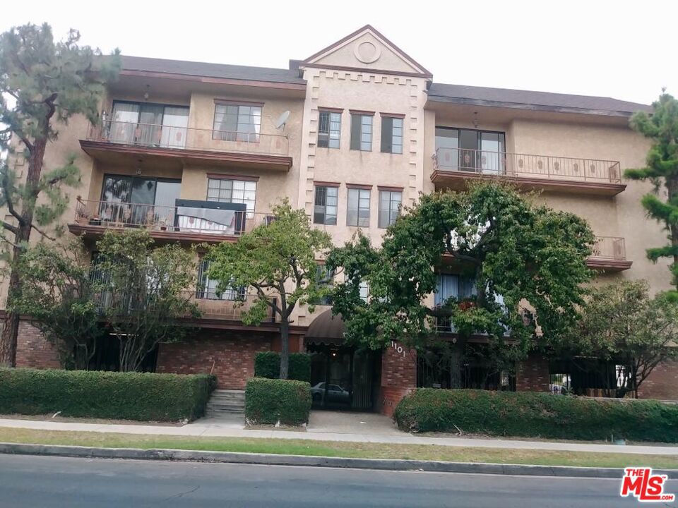 1101 Rexford Drive #303