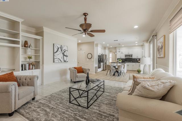 261 Kelley Mist Ct, Tracy CA: https://media.crmls.org/mediaz/4af0220d-83ea-482a-bf05-d3e39d07407b.jpg