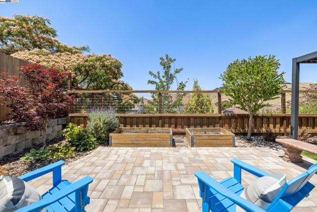 5408 La Salle Way, Vallejo CA: https://media.crmls.org/mediaz/4af0389f-0570-46f4-9ff0-4f780564601d.jpg