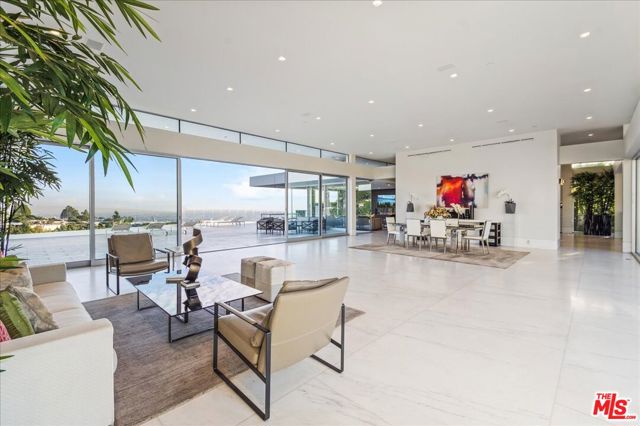 1620 Carla, Beverly Hills CA: https://media.crmls.org/mediaz/4af0d934-0f97-4198-86d7-13cda620e040.jpg