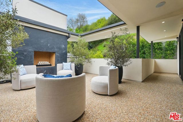 913 913 1/2 N Beverly Glen Boulevard, Bel Air CA: https://media.crmls.org/mediaz/4af131b2-a051-4a53-a262-8c4c95b5fad0.jpg