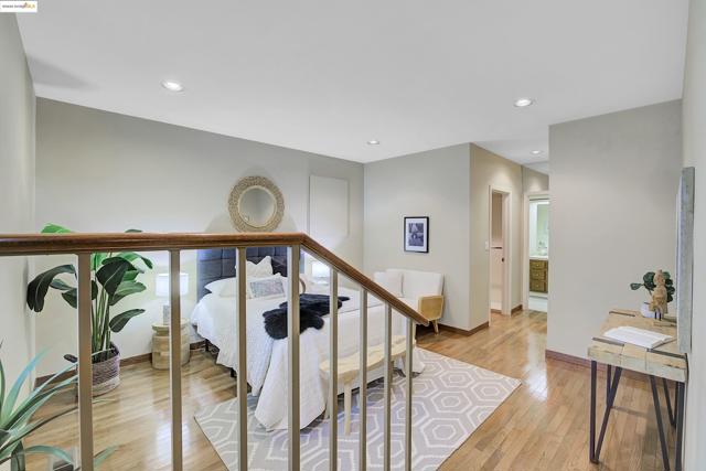 33 Binnacle Hl, Oakland CA: https://media.crmls.org/mediaz/4af14c02-cb66-4b64-857a-98fdaca4db35.jpg
