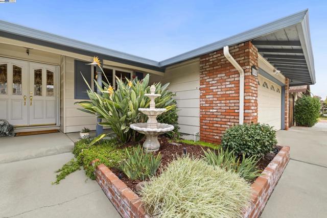 5145 Springdale Ave, Pleasanton CA: https://media.crmls.org/mediaz/4af196d2-f371-4729-9eeb-e8c1b03e4e01.jpg