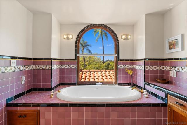 4010 S Hempstead Circle, San Diego CA: https://media.crmls.org/mediaz/4af19dc3-246d-4678-b59e-b19554dd5eef.jpg