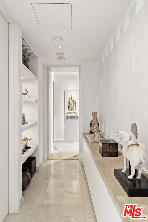 9255 Doheny Road, West Hollywood CA: https://media.crmls.org/mediaz/4af1a5ec-10a4-4bcc-81e6-5ada2b0394a8.jpg