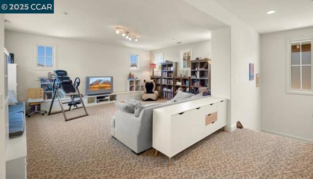 130 Arundel Dr, Hayward CA: https://media.crmls.org/mediaz/4af243e1-e632-4903-b0cb-f135f1e6b7fd.jpg