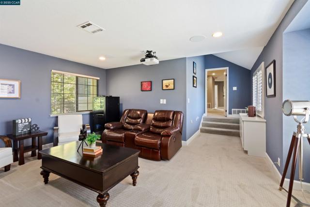 3100 Fox Creek Dr, Danville CA: https://media.crmls.org/mediaz/4af2c033-70bf-4ce8-8b57-f3d8287e3249.jpg