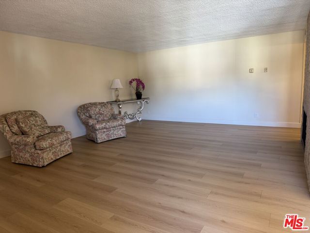 910 S Holt Avenue, Los Angeles CA: https://media.crmls.org/mediaz/4af2c9b7-6950-4e49-8d3c-06d4442f6c1e.jpg