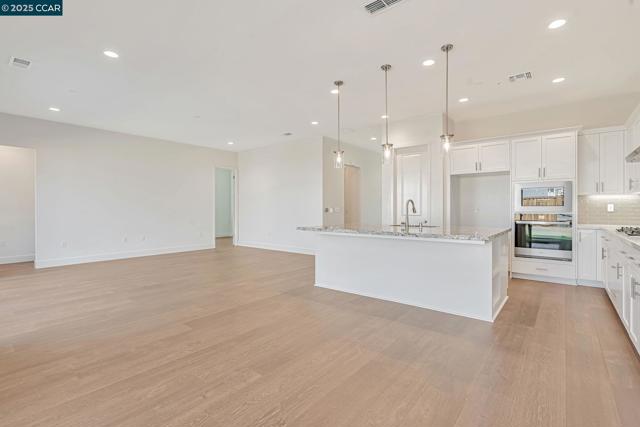 16166 Poulson Street, Lathrop CA: https://media.crmls.org/mediaz/4af3a7f0-0191-416e-9112-865ec88d487a.jpg