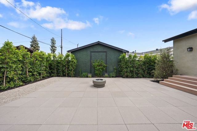 4718 Gaviota Avenue, Long Beach CA: https://media.crmls.org/mediaz/4af3a9bc-134a-4421-b3f9-5e5a6f9efb74.jpg