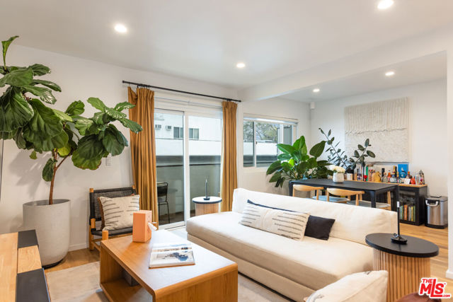 536 N Orlando Avenue, West Hollywood CA: https://media.crmls.org/mediaz/4af3dfa1-f5e2-4459-89d2-82dd1f0a7002.jpg