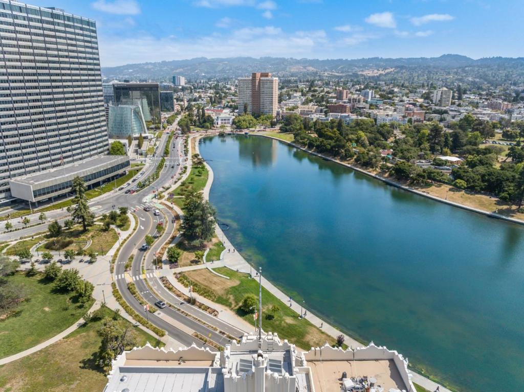 4Af42D00 21Aa 4B90 A23E D20E641C054B 244 Lakeside Drive #2, Oakland, Ca 94612 &Lt;Span Style='BackgroundColor:transparent;Padding:0Px;'&Gt; &Lt;Small&Gt; &Lt;I&Gt; &Lt;/I&Gt; &Lt;/Small&Gt;&Lt;/Span&Gt;
