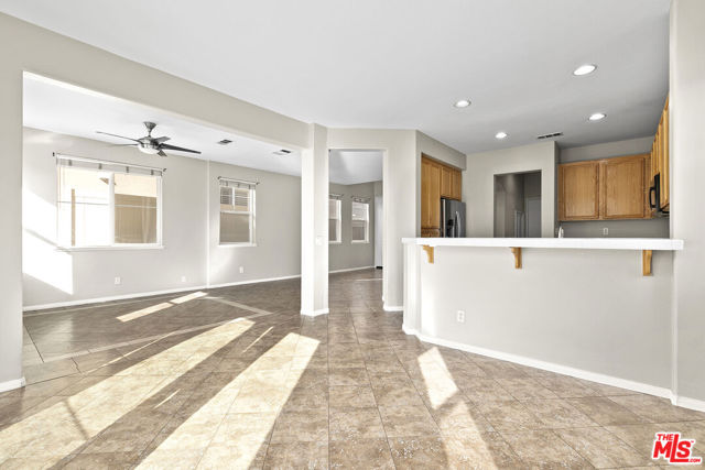 30319 Cedar Oak Lane, Castaic CA: https://media.crmls.org/mediaz/4af4b6bd-f3d7-47b7-9ba1-4026f599bf35.jpg