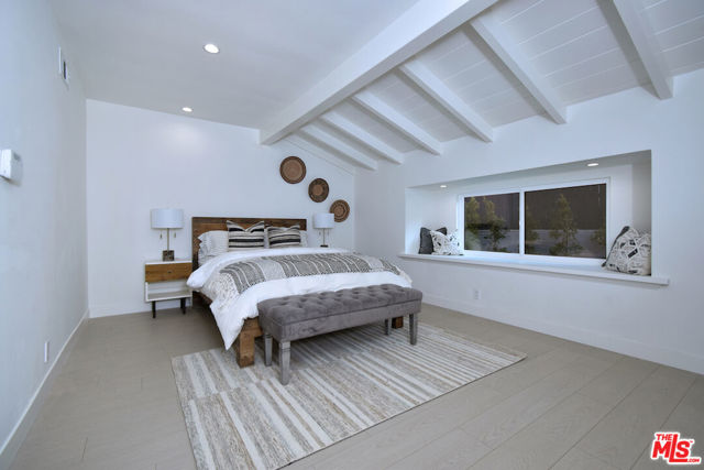 4512 Libbit Avenue, Encino CA: https://media.crmls.org/mediaz/4af59c92-8025-4f5e-94b9-8f9673787cba.jpg