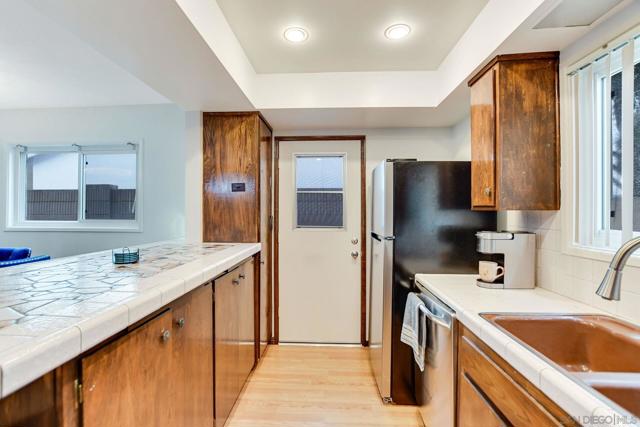 11518 205th St, Lakewood CA: https://media.crmls.org/mediaz/4af5b6f5-1aea-41d7-b1fb-0c9f80bb170b.jpg