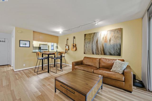 1087 Murrieta Blvd, Livermore CA: https://media.crmls.org/mediaz/4af5df45-6f11-4807-91ec-91689366bacf.jpg