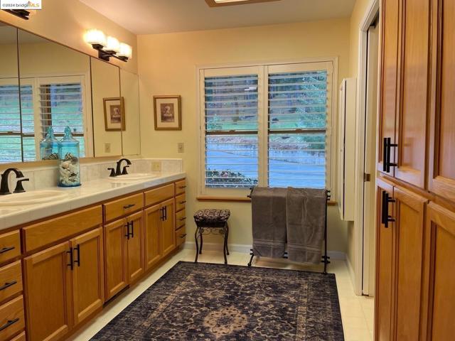 Image 7 of 48 For 16160 Willow Glen Rd