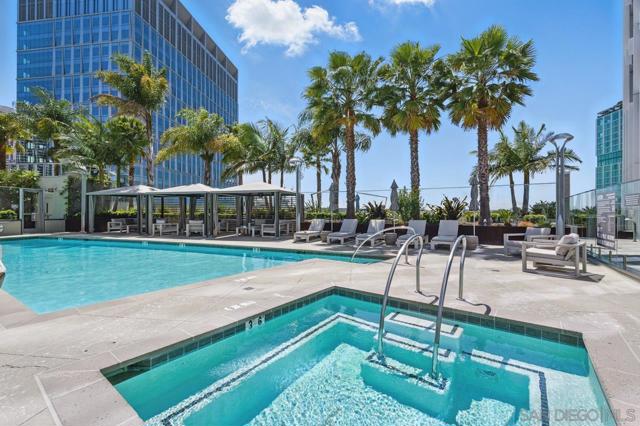 888 W E St, San Diego CA: https://media.crmls.org/mediaz/4af82df1-8c68-4593-a38b-48ea57f9696d.jpg