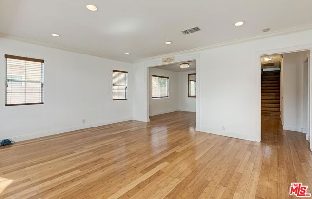 5049 Hesperia Avenue, Encino CA: https://media.crmls.org/mediaz/4af86fbc-97b8-46b1-91ba-24d3dd30249d.jpg