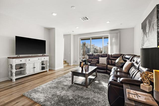 202 Keeper, Irvine CA: https://media.crmls.org/mediaz/4af87135-1a77-4cb4-a921-e84eff93dfc6.jpg