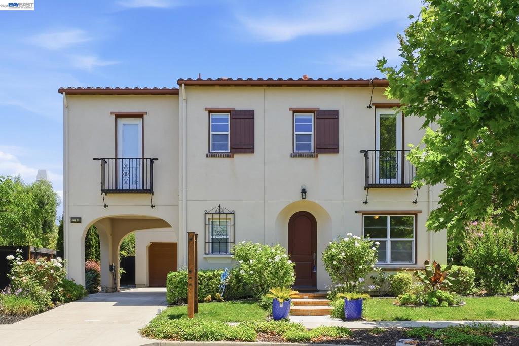3294 Griffon St