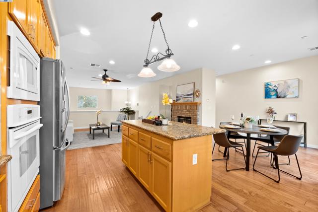 2165 Watermill Rd, San Ramon CA: https://media.crmls.org/mediaz/4af8c5b3-ab97-4d2d-939c-c10d137878a2.jpg