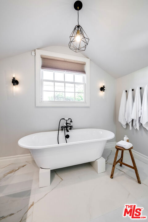 10445 Valley Spring Lane, Toluca Lake CA: https://media.crmls.org/mediaz/4af9412d-d631-4c74-9fcd-5105b2f6815a.jpg
