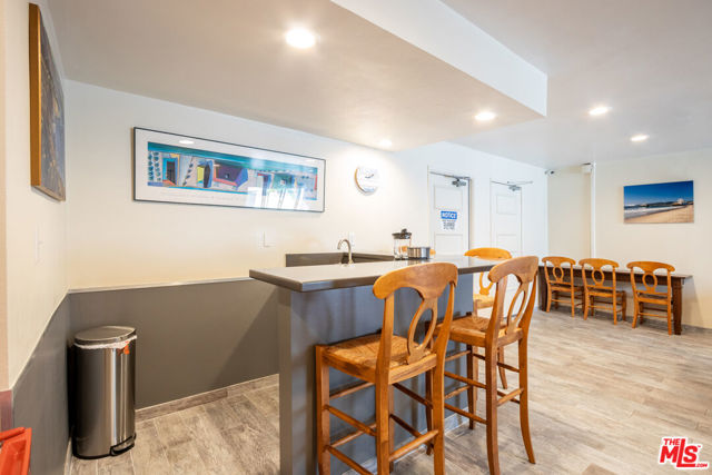 2721 2nd Street, Santa Monica CA: https://media.crmls.org/mediaz/4af9a093-1e3b-4087-83f6-bb2f6c7c900e.jpg