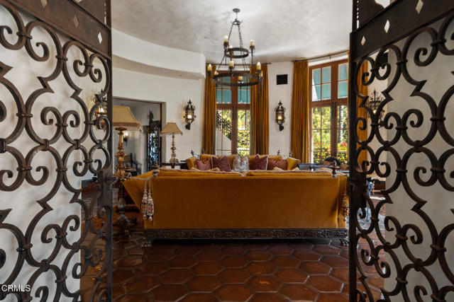 Detail Gallery Image 50 of 75 For 2940 Kuehner Dr, Simi Valley,  CA 93063 - 57 Beds | 40 Baths