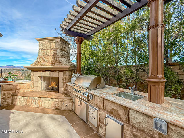 25877 Shady Oak Lane, Valencia CA: https://media.crmls.org/mediaz/4afa75fc-3b76-448e-a08a-c3cea4a439af.jpg