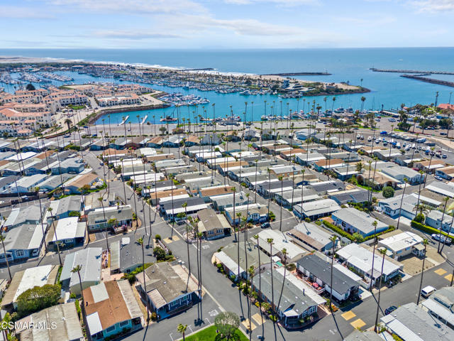 1215 Anchors Way Drive, Ventura CA: https://media.crmls.org/mediaz/4afa8379-4527-463a-a32c-1f5c8c6a0c1e.jpg